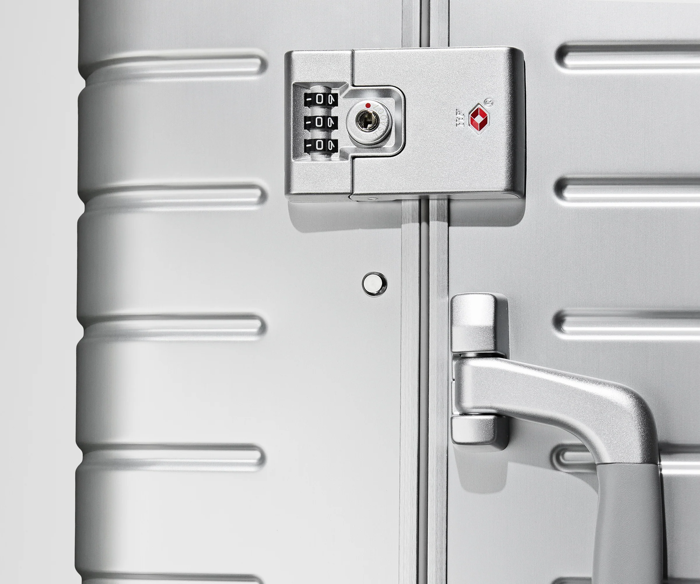The Medium: Aluminum Edition in Silver - Image 5