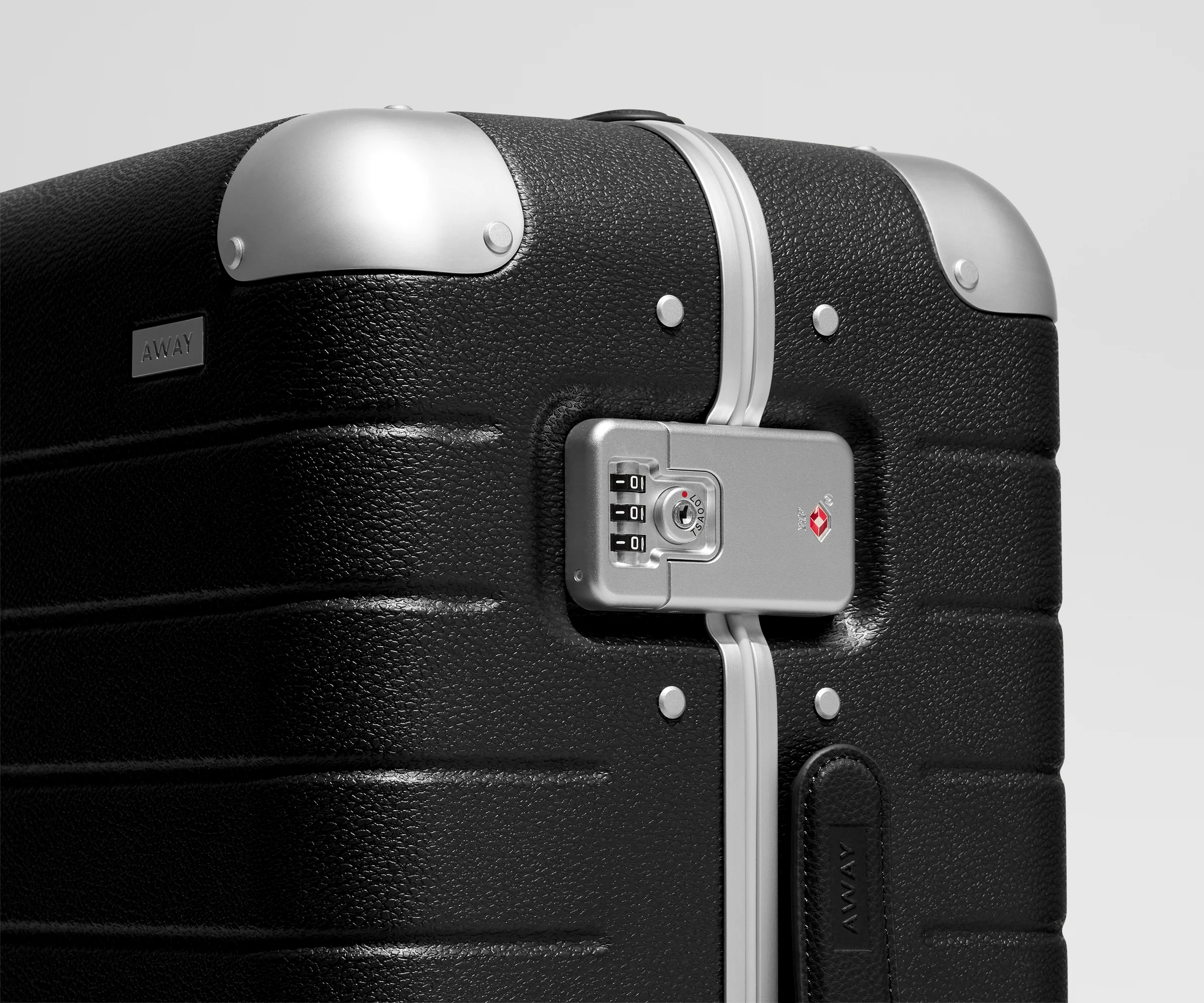 The Aluminum Edge Medium in Jet Black - Image 5