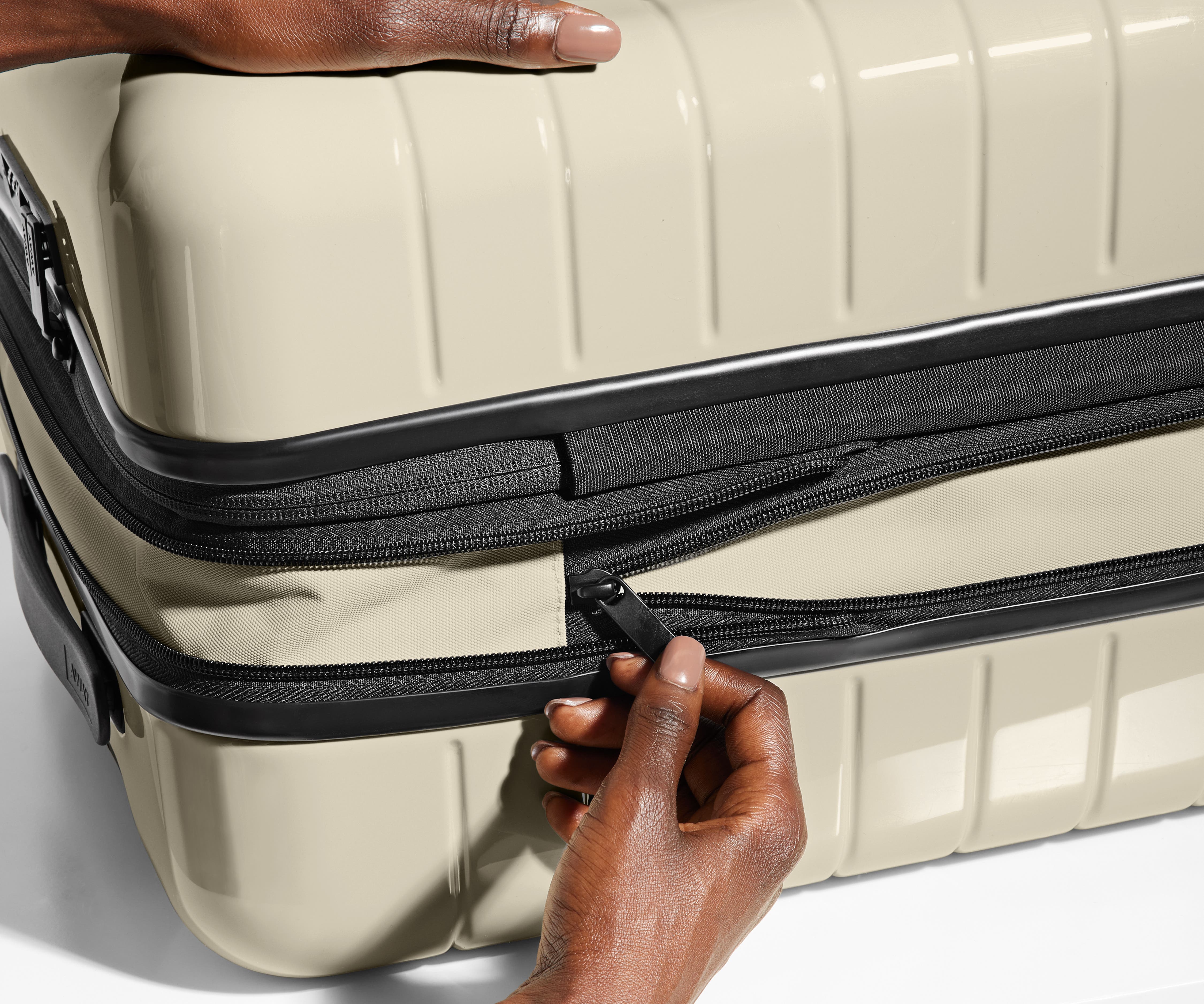 The Carry-On Flex in Salt White (Gloss) - Image 5