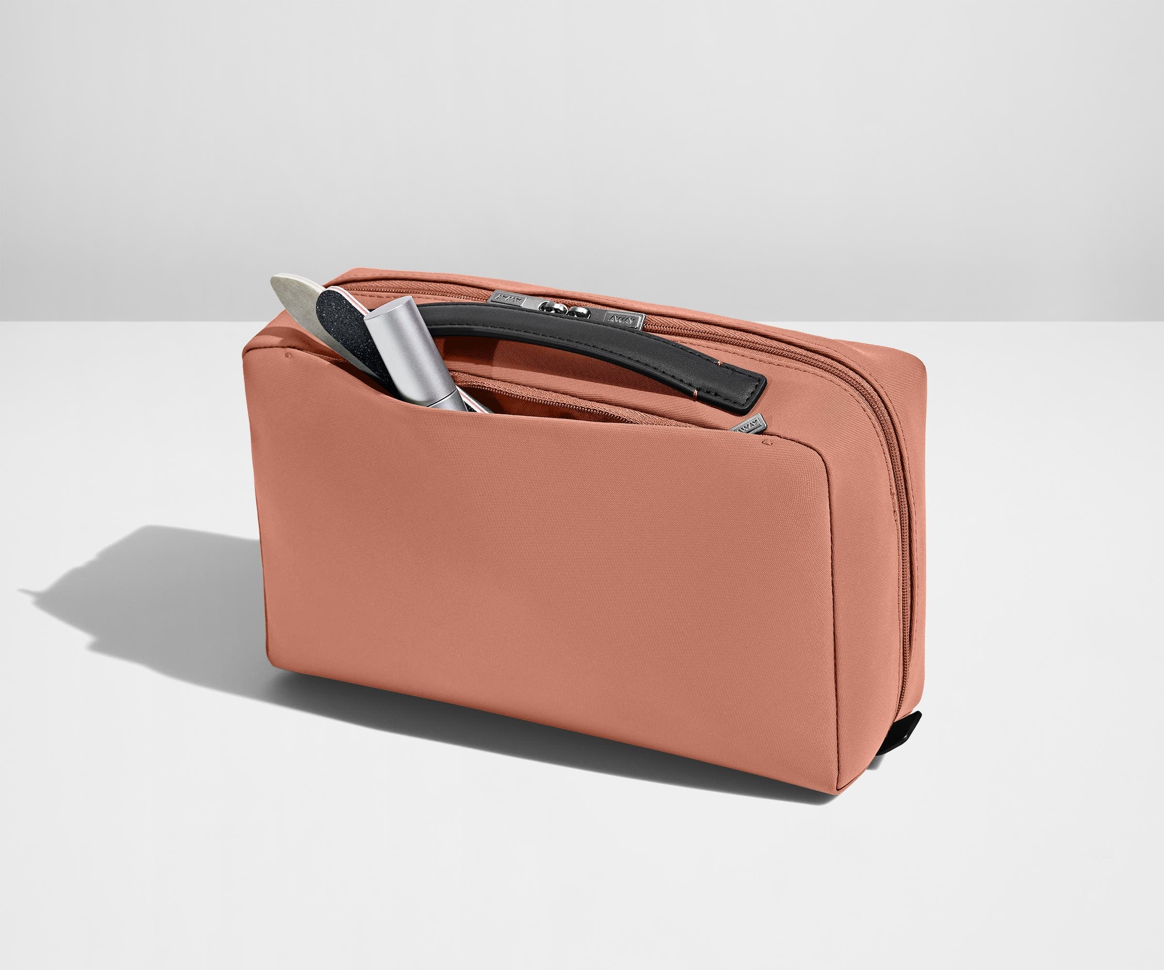 The Large Toiletry Bag in Clay Pink - Image 4
