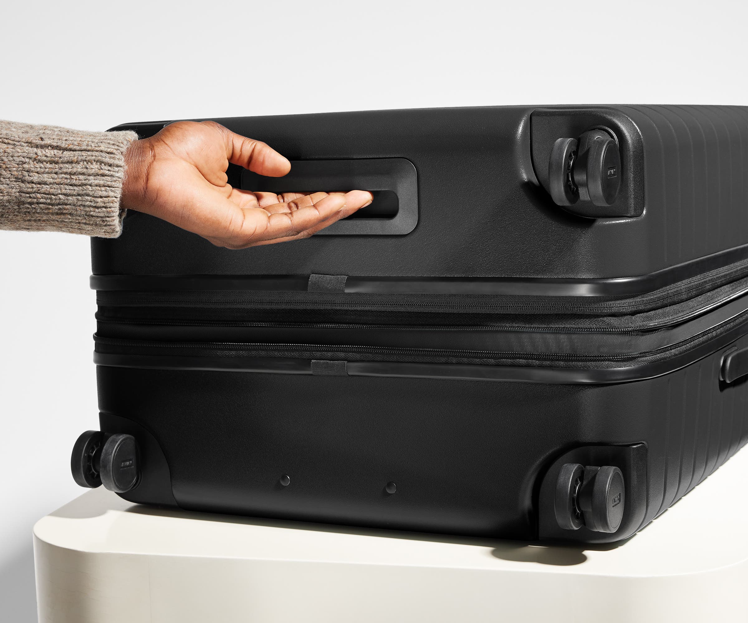 The Medium Flex in Jet Black - Image 7