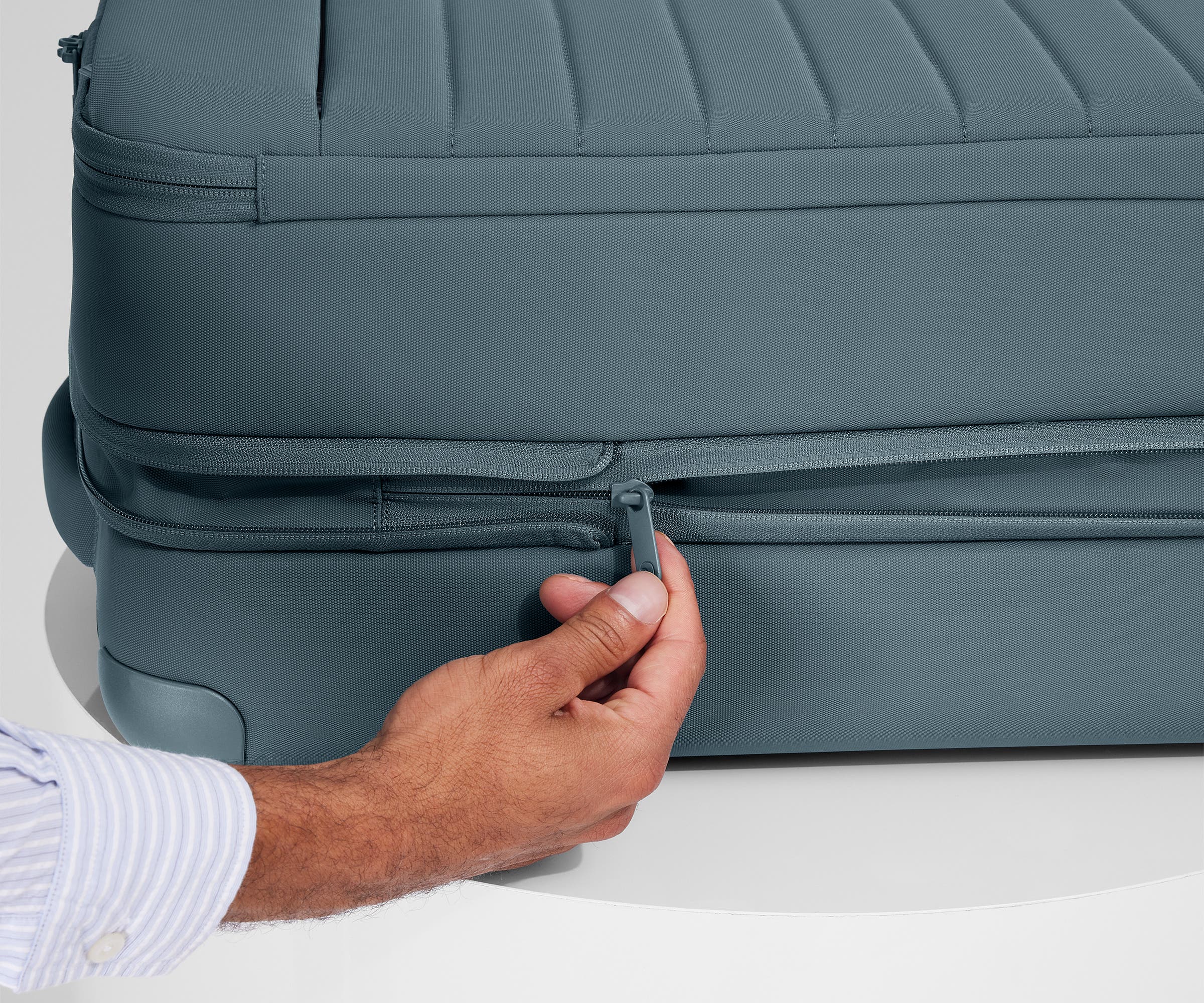 The Softside Large in Coast Blue - Image 6