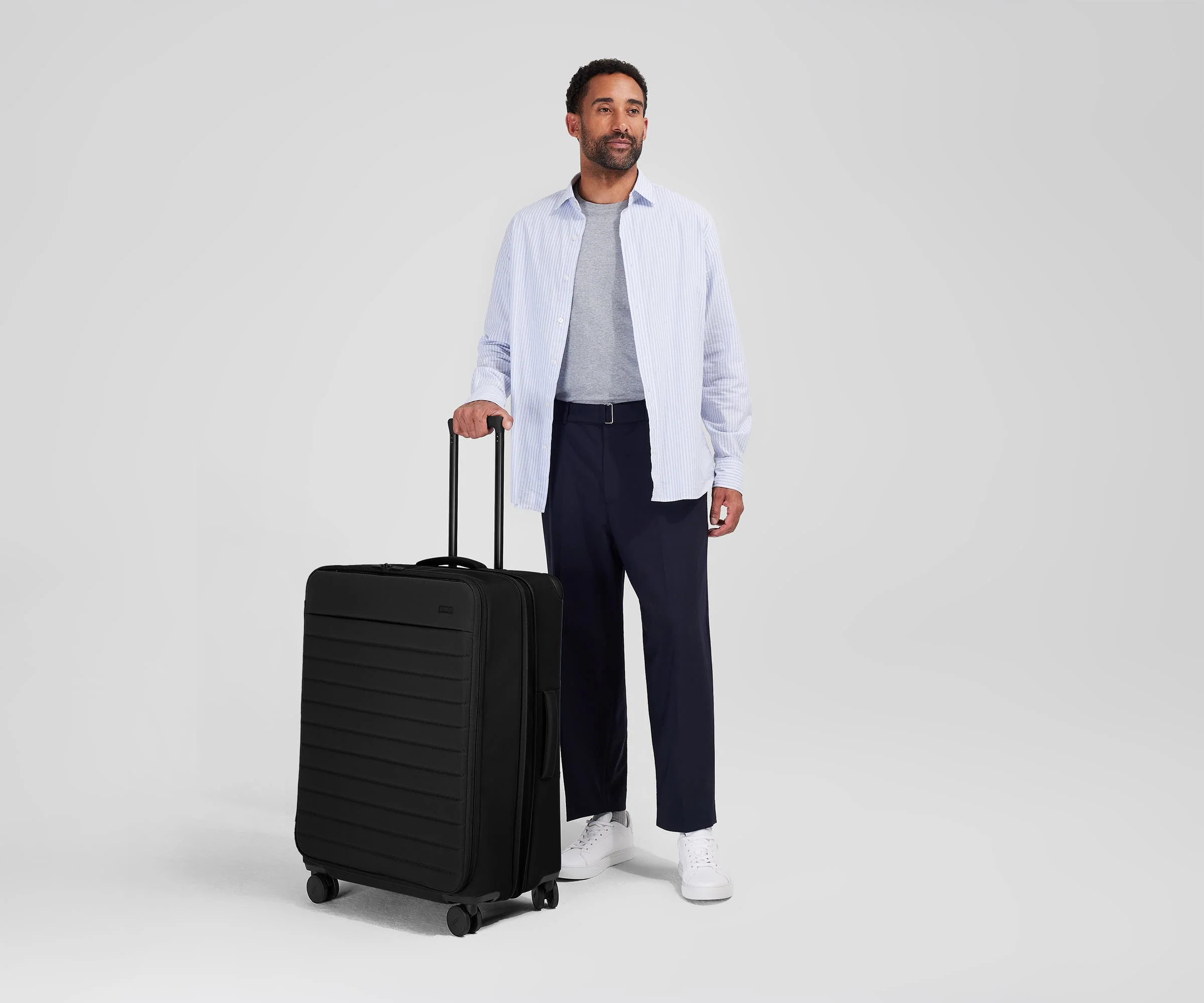 The Softside Large in Jet Black - Image 4