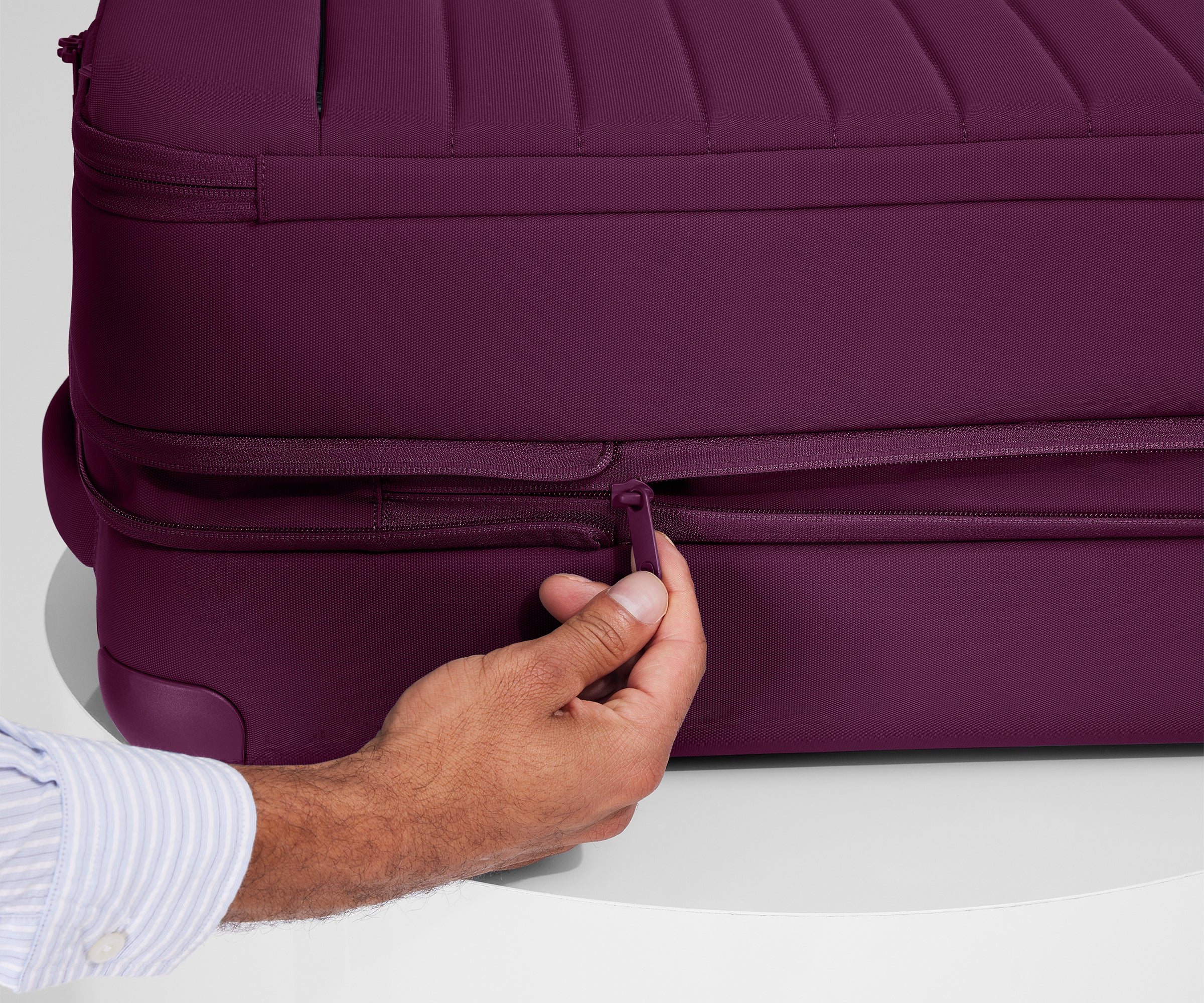 The Softside Large in Plum Purple - Image 5