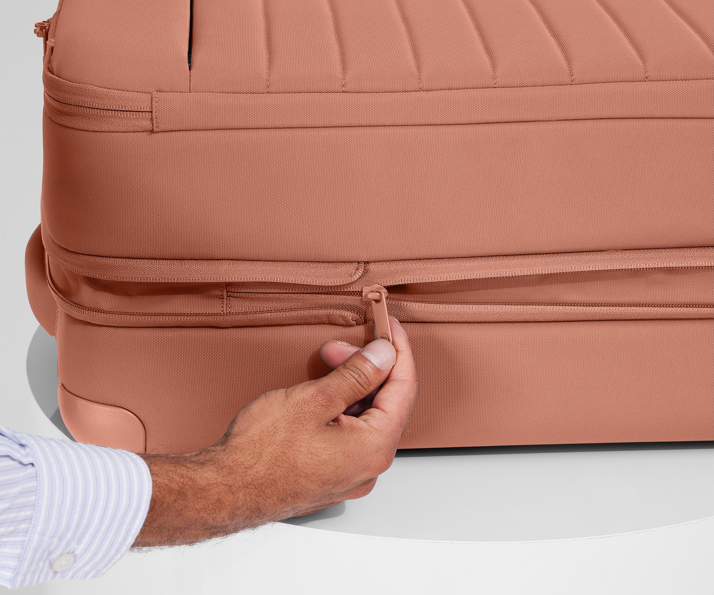 The Softside Medium in Clay Pink - Image 6