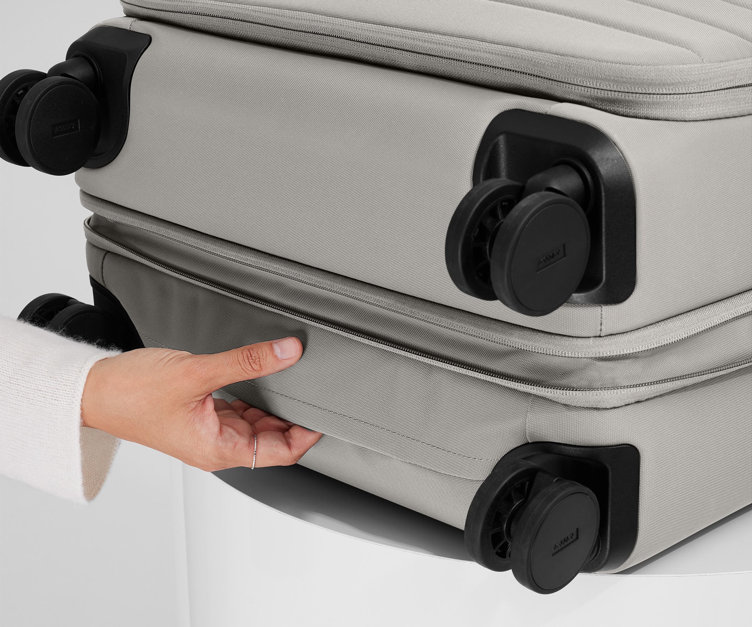 The Softside Medium in Cloud Gray - Image 8